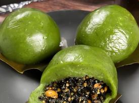 Guilin Ai Ye Baba (Mugwort Rice Cakes)